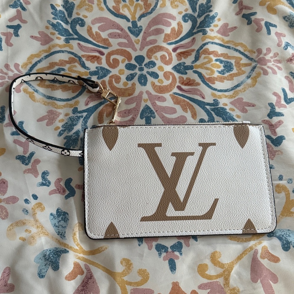 Knock off LV Cream and Brown Monogram Tote Bag - Picture 5 of 5
